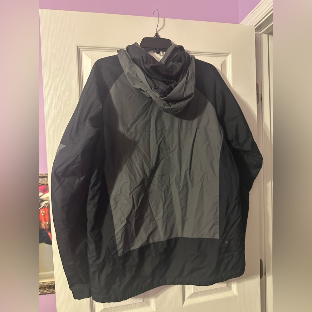 Columbia Two-Tone Jacket with Red Highlights - Picture 10 of 10